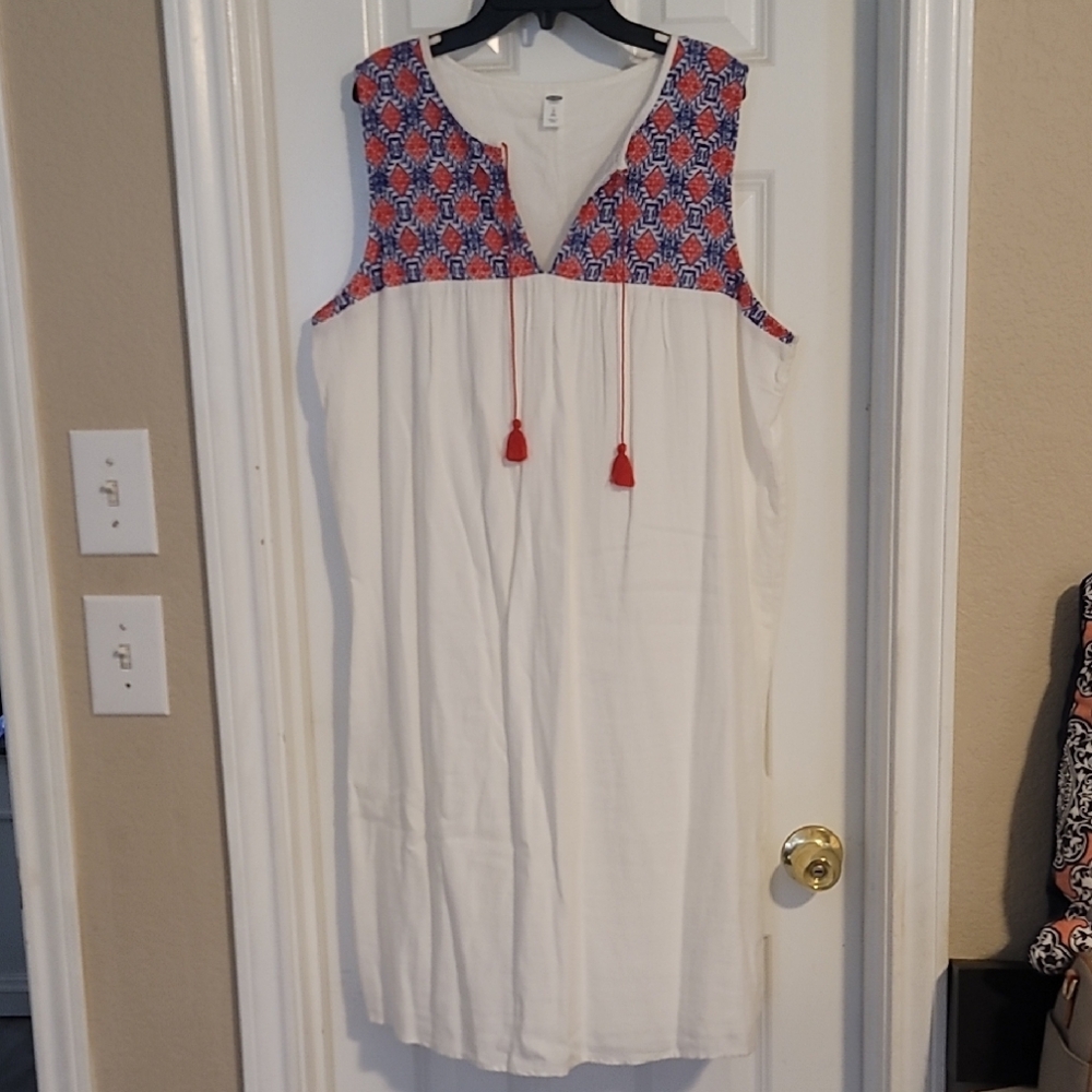 Old Navy White and Red Sleeveless Midi Sundress